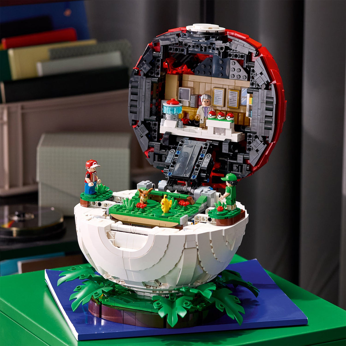 LEGO? Pok¨¦mon? Iconic Trainer Moments Pok¨¦ Ball