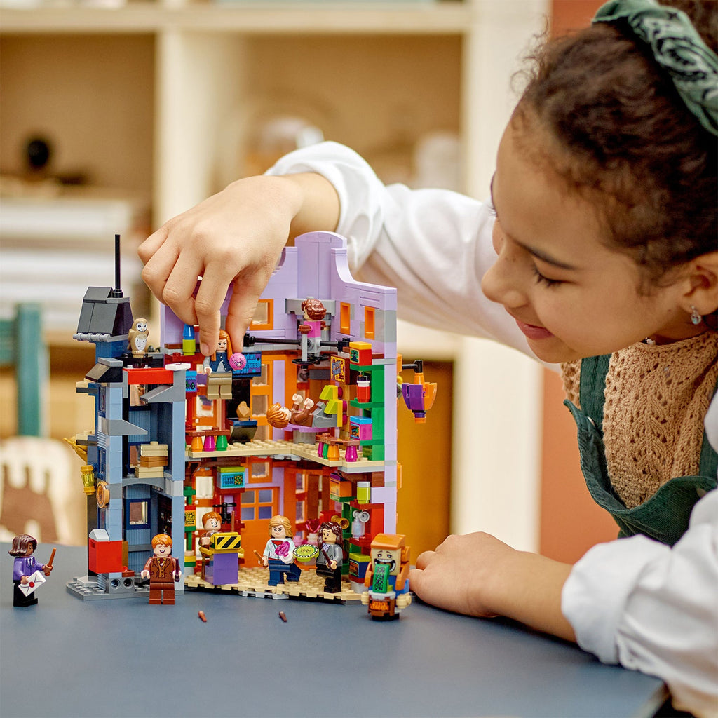 LEGO? Harry Potter? Diagon Alley?: Weasleys' Wizard Wheezes?