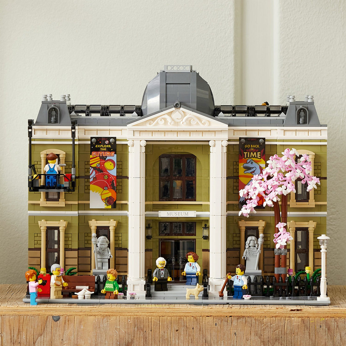 LEGO? Icons Natural History Museum