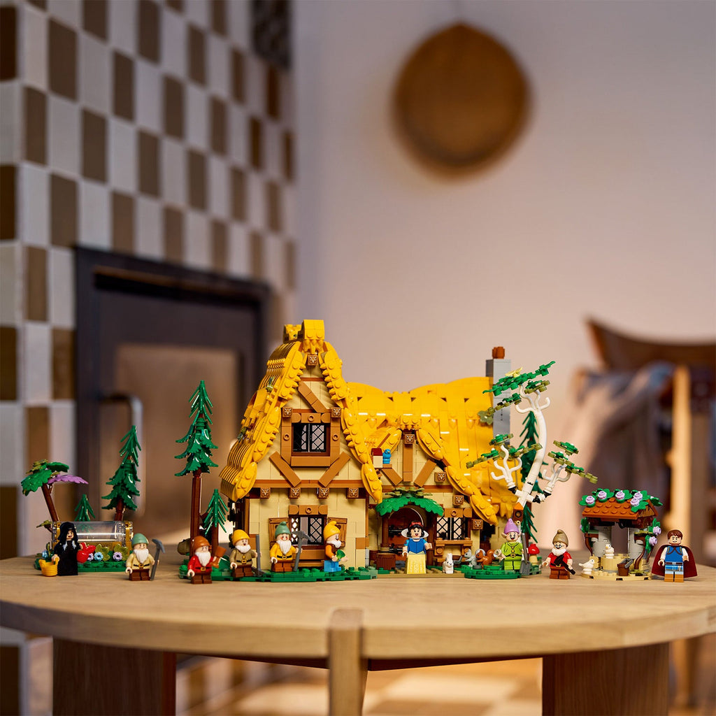 LEGO? | Disney Snow White and the Seven Dwarfs Cottage