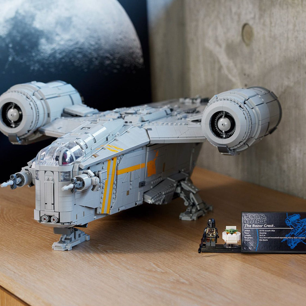 LEGO? Star Wars?  Ultimate Collector Series - The Razor Crest?