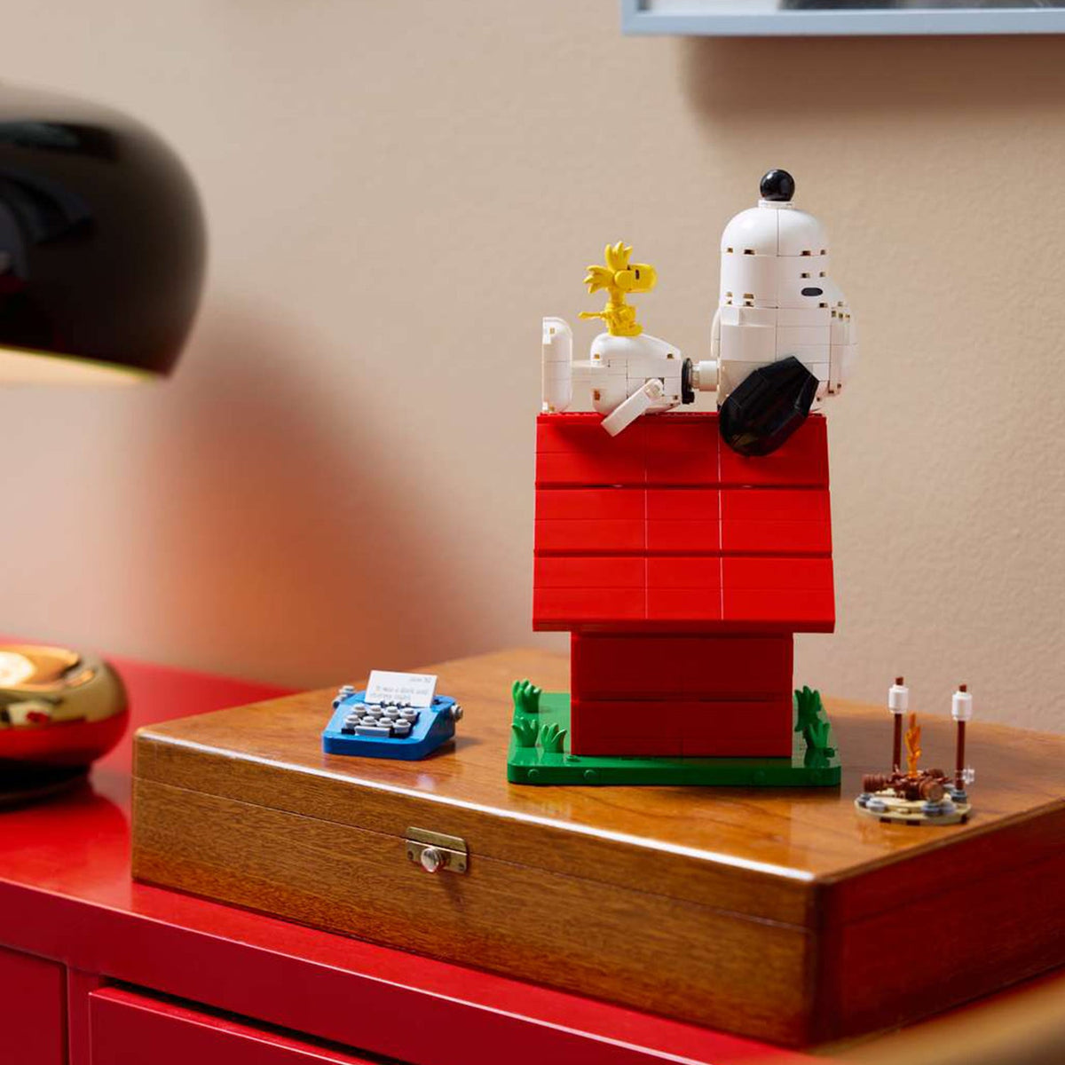 LEGO? Ideas Peanuts: Snoopy's Doghouse