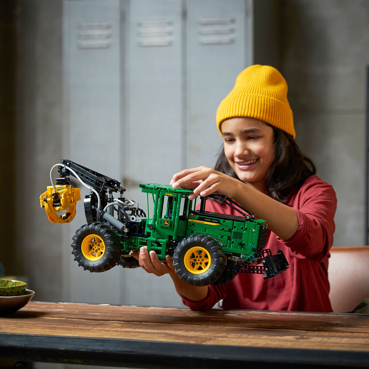 LEGO? Technic John Deere 948L-II Skidder