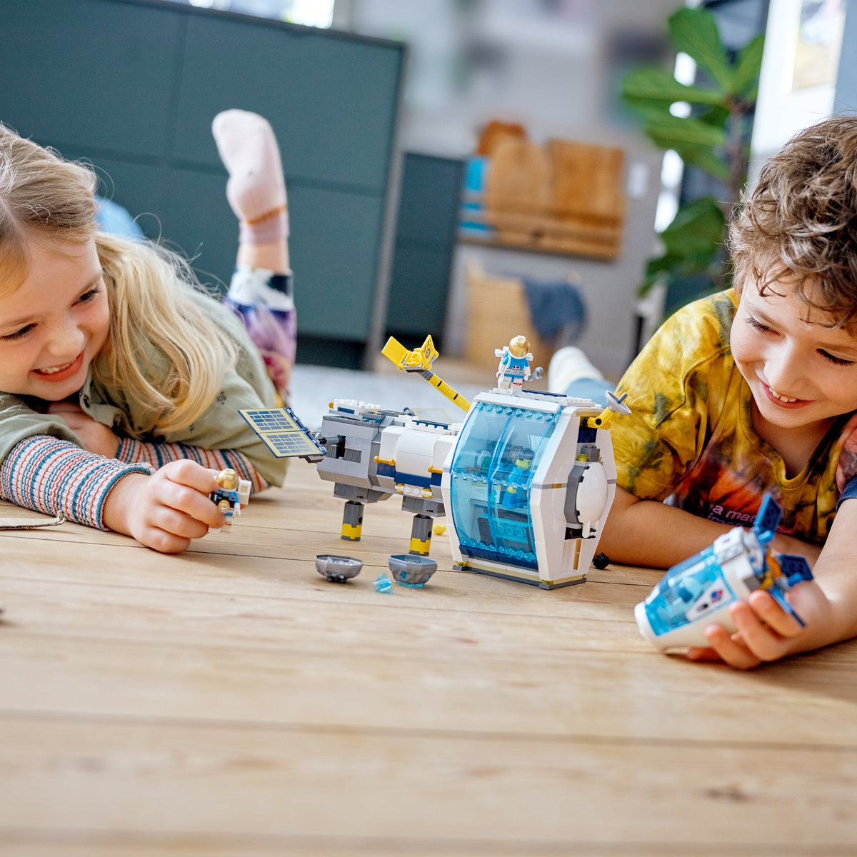 LEGO? City Lunar Space Station