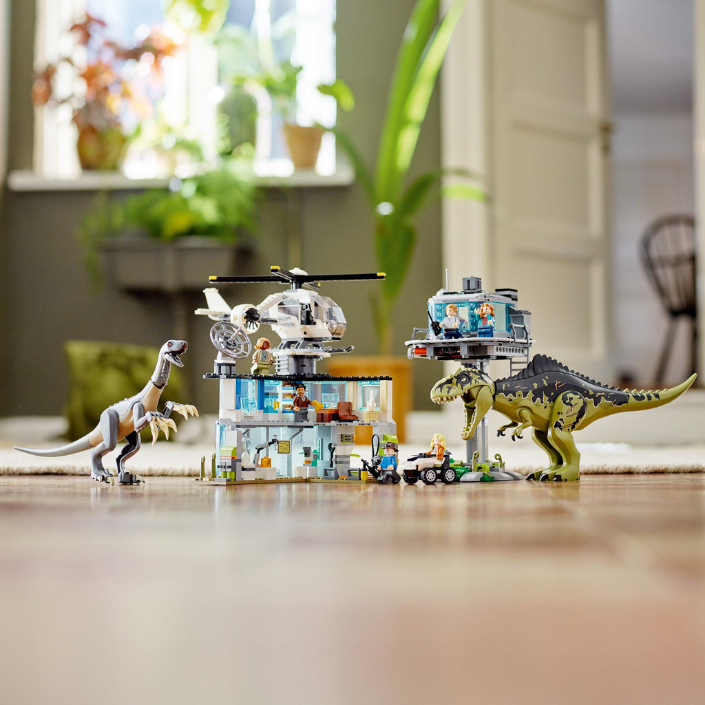 LEGO? Jurassic World Giganotosaurus and Therizinosaurus Attack