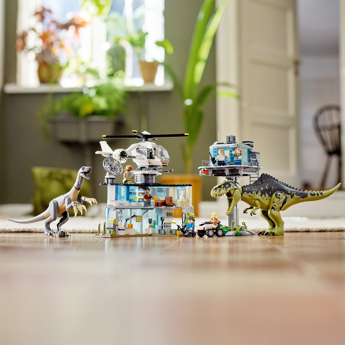 LEGO? Jurassic World Giganotosaurus and Therizinosaurus Attack