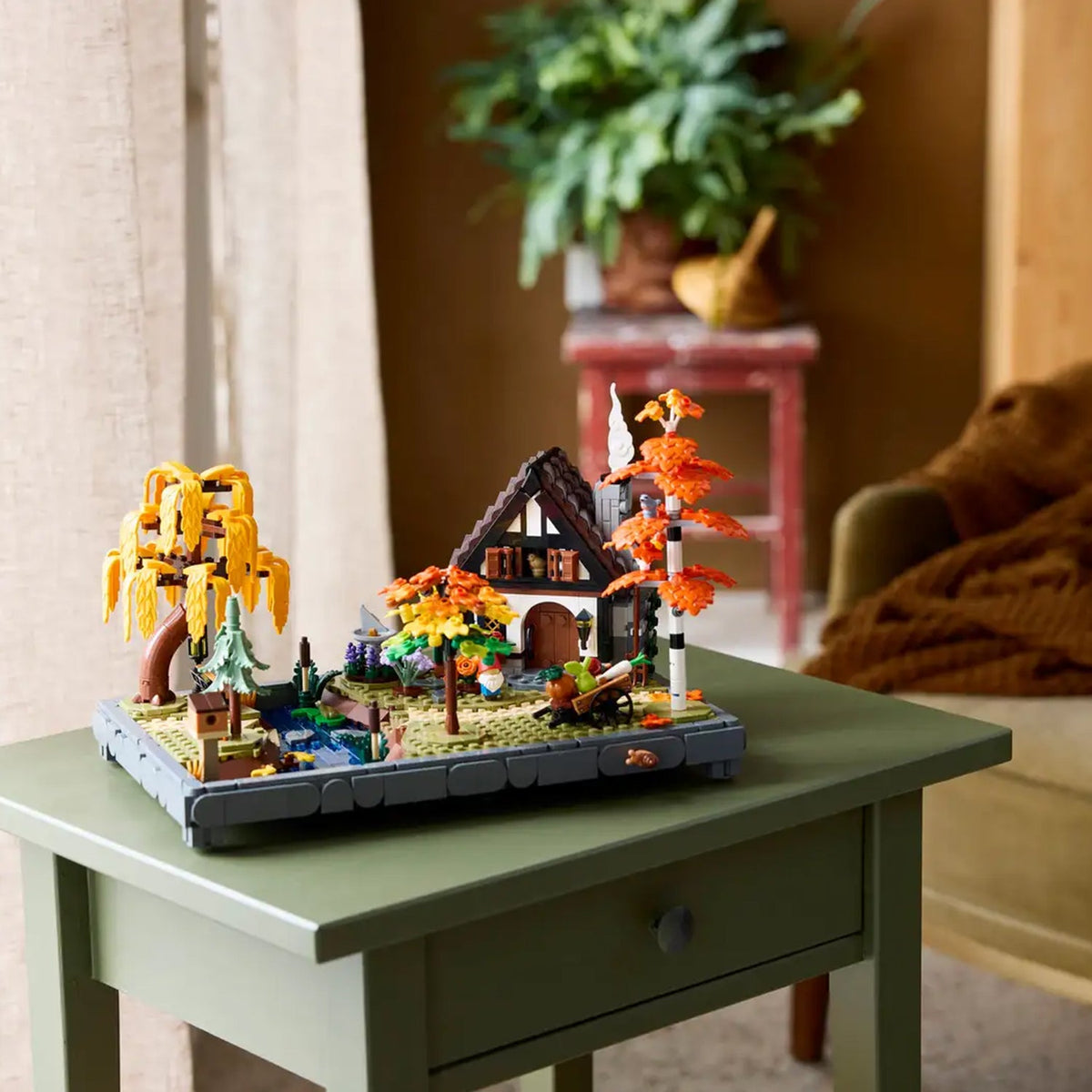 LEGO? Icons Autumn Cottage Garden