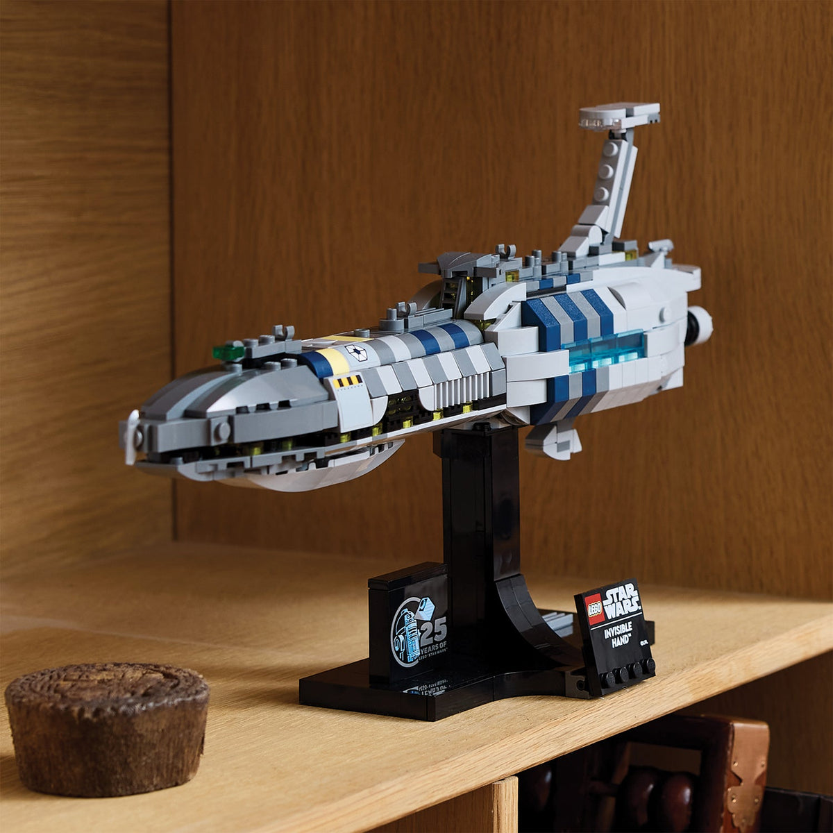 LEGO? Star Wars? Invisible Hand?