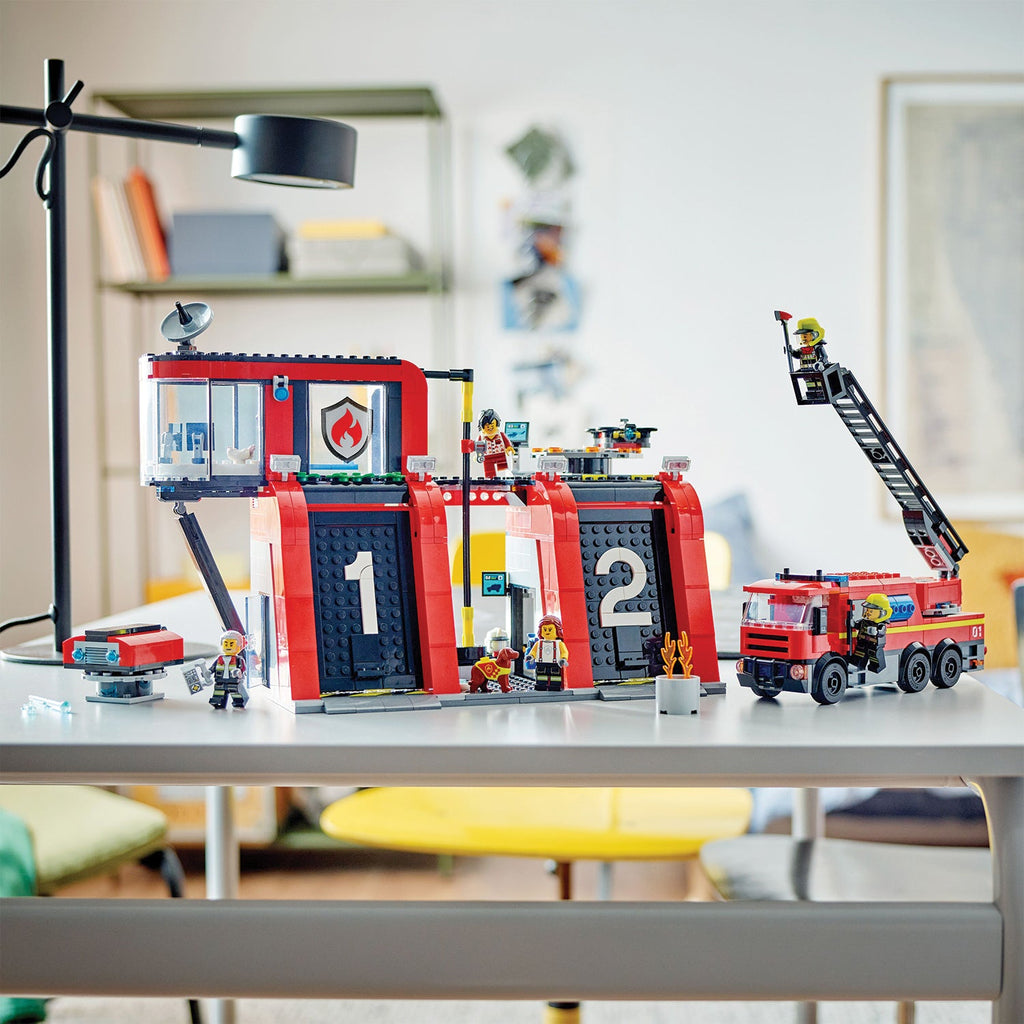LEGO? City Fire Station with Fire Truck