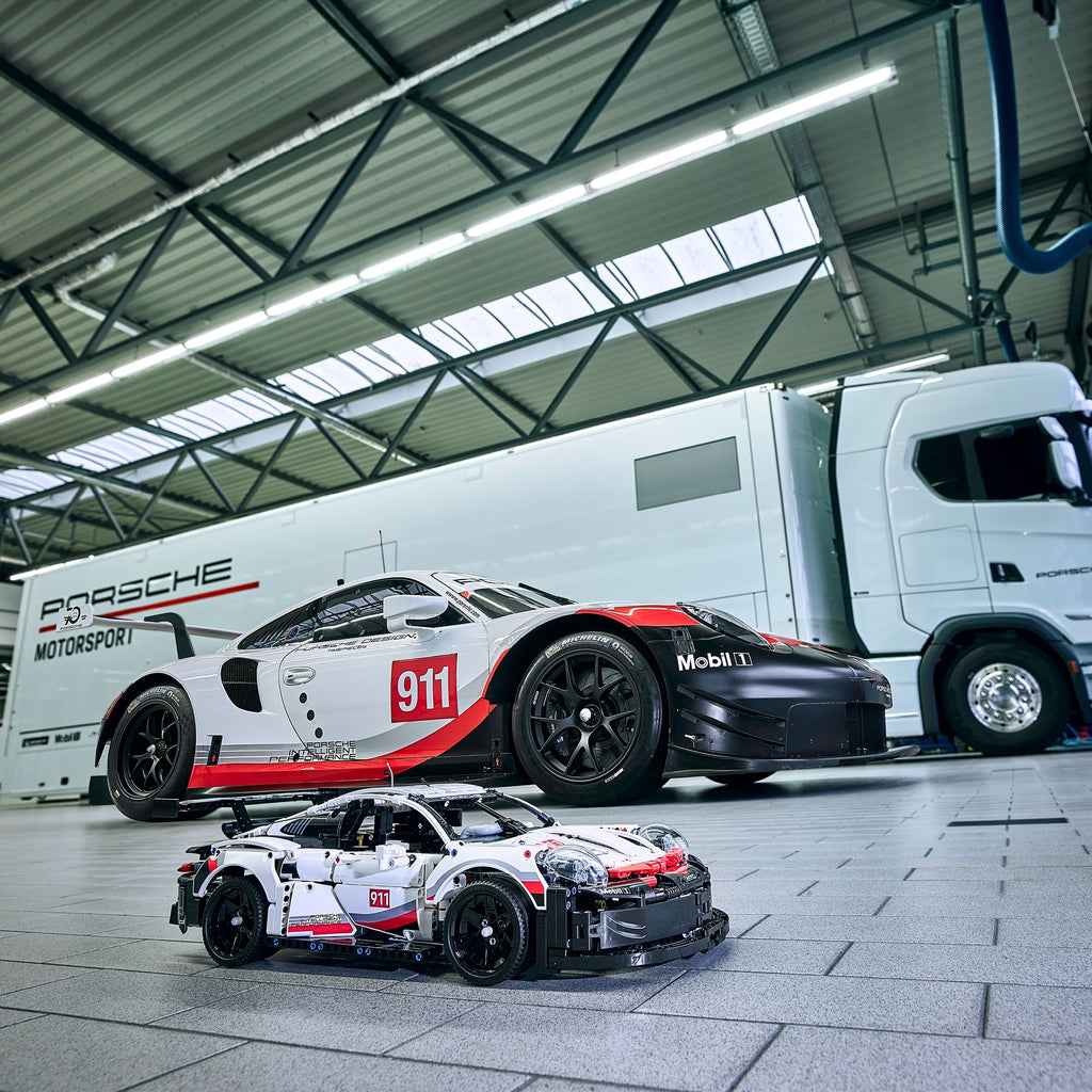 LEGO? Technic Porsche 911 RSR