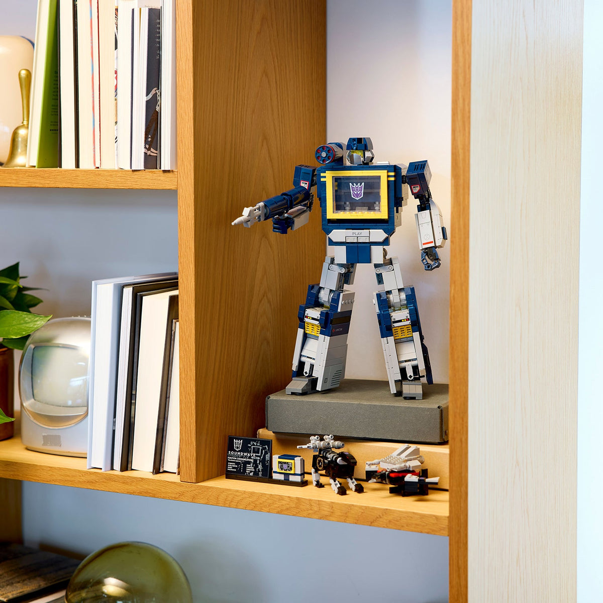 LEGO? Icons Transformers: Soundwave