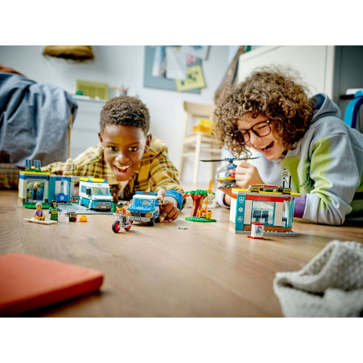 LEGO? City Emergency Vehicles HQ