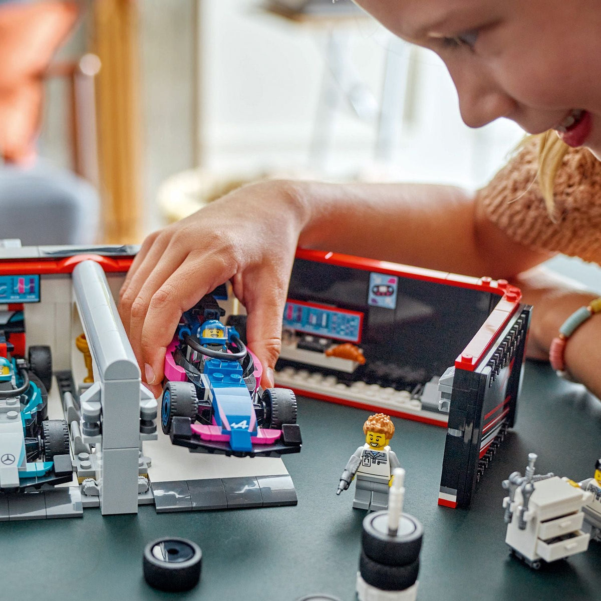 LEGO? City F1? Garage & Mercedes-AMG & Alpine Cars
