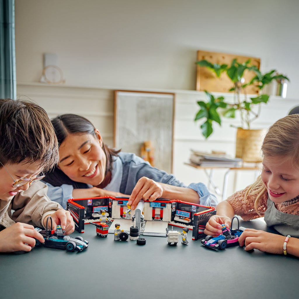 LEGO? City F1? Garage & Mercedes-AMG & Alpine Cars