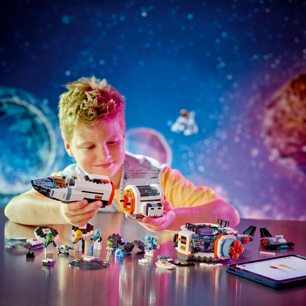 LEGO? City Modular Galactic Spaceship