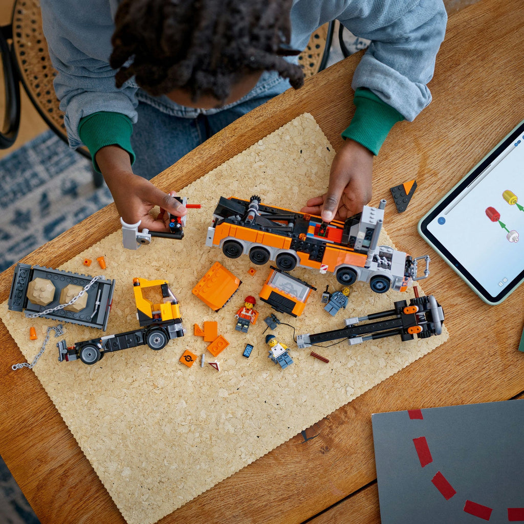 LEGO? City Heavy-Duty Recovery Tow Truck with Crane