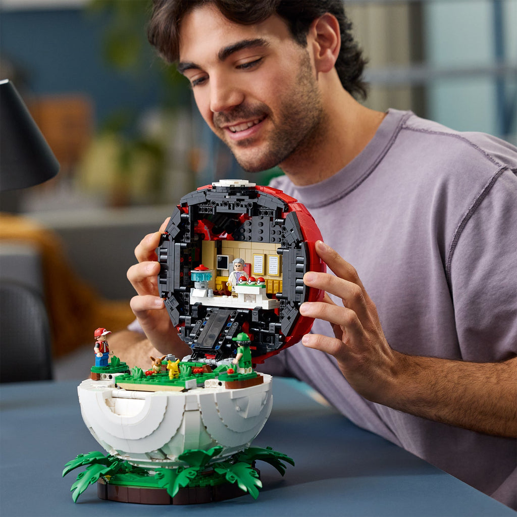 LEGO? Pok¨¦mon? Iconic Trainer Moments Pok¨¦ Ball