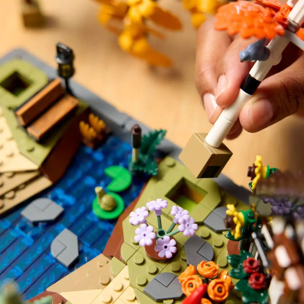 LEGO? Icons Autumn Cottage Garden