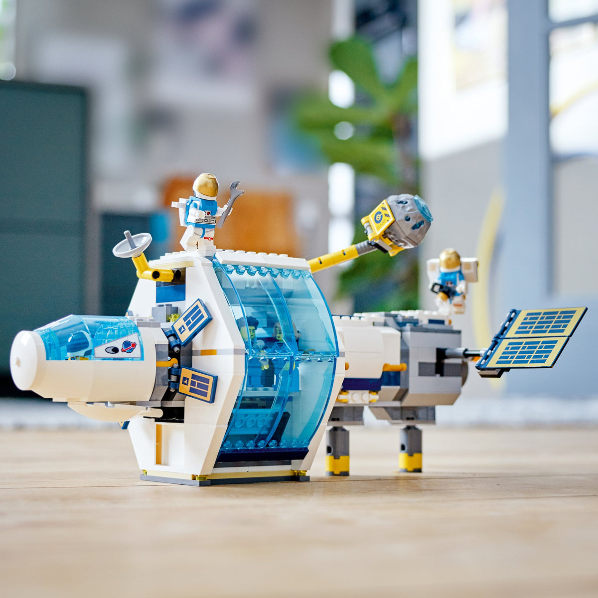 LEGO? City Lunar Space Station