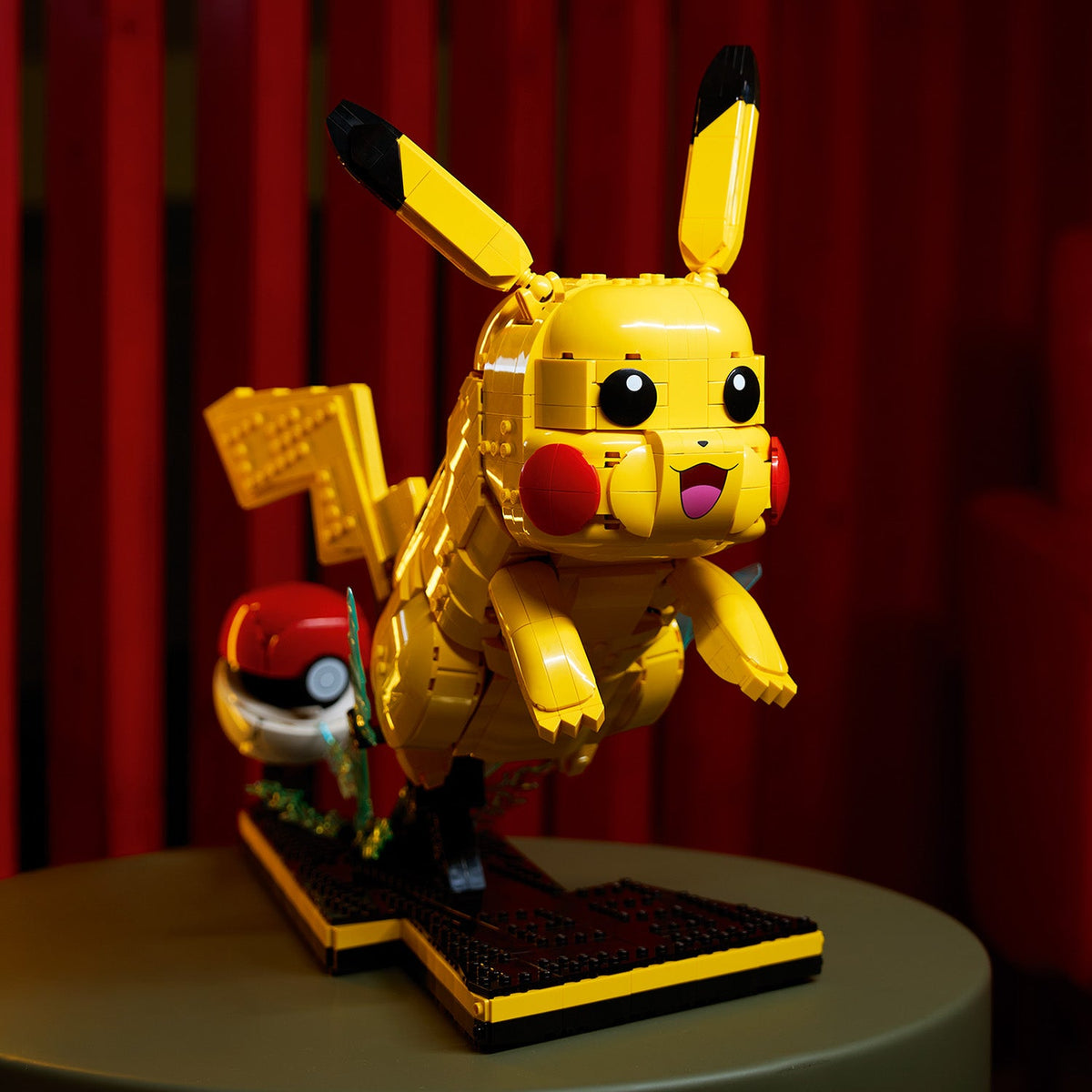 LEGO? Pok¨¦mon? Pikachu and Pok¨¦ Ball