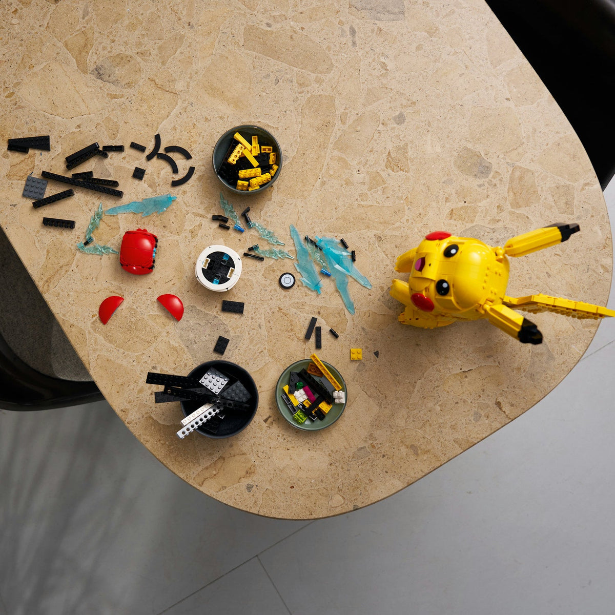 LEGO? Pok¨¦mon? Pikachu and Pok¨¦ Ball