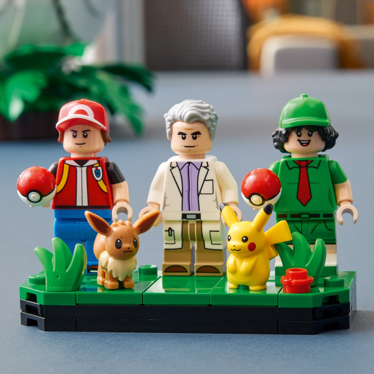 LEGO? Pok¨¦mon? Iconic Trainer Moments Pok¨¦ Ball