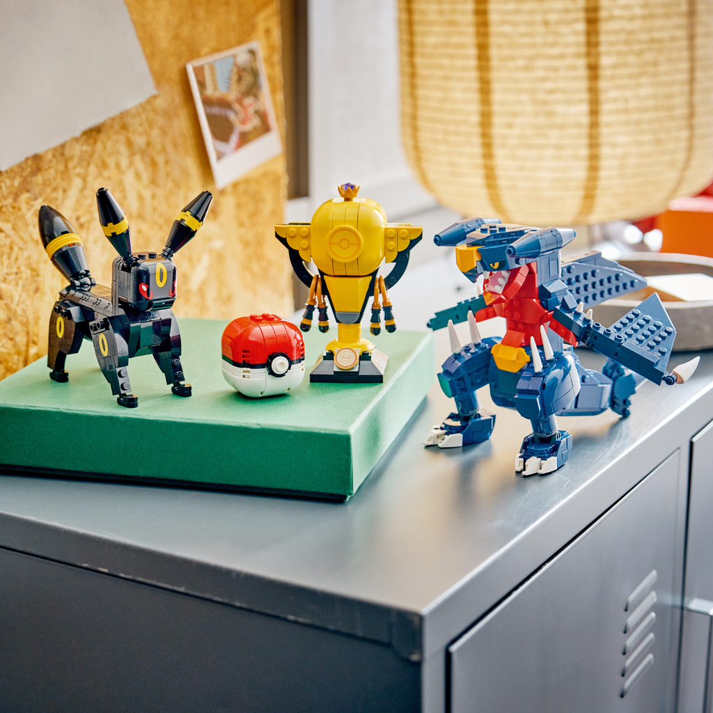 LEGO? Pok¨¦mon? SMART Play?: Umbreon vs. Garchomp Championship Battle