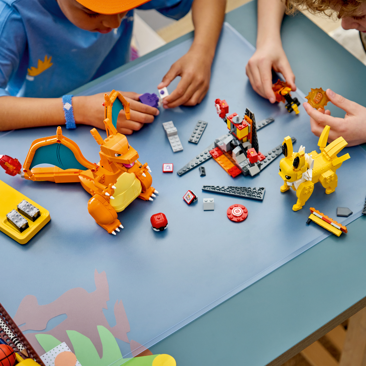 LEGO? Pok¨¦mon? SMART Play?: Charizard vs. Jolteon Ultimate Battle
