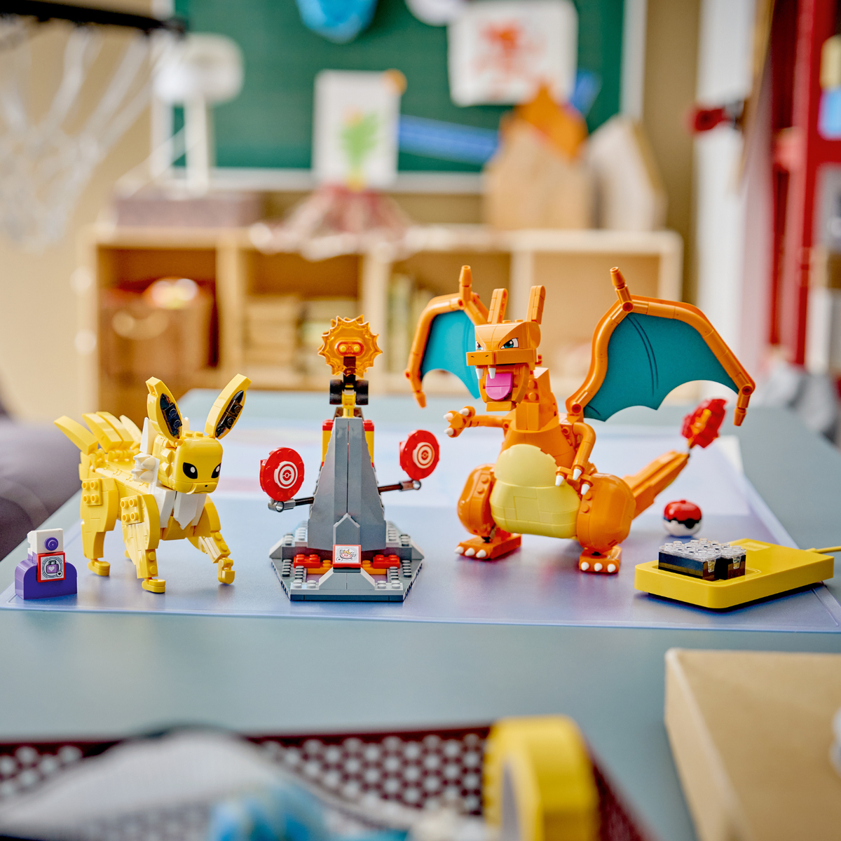 LEGO? Pok¨¦mon? SMART Play?: Charizard vs. Jolteon Ultimate Battle