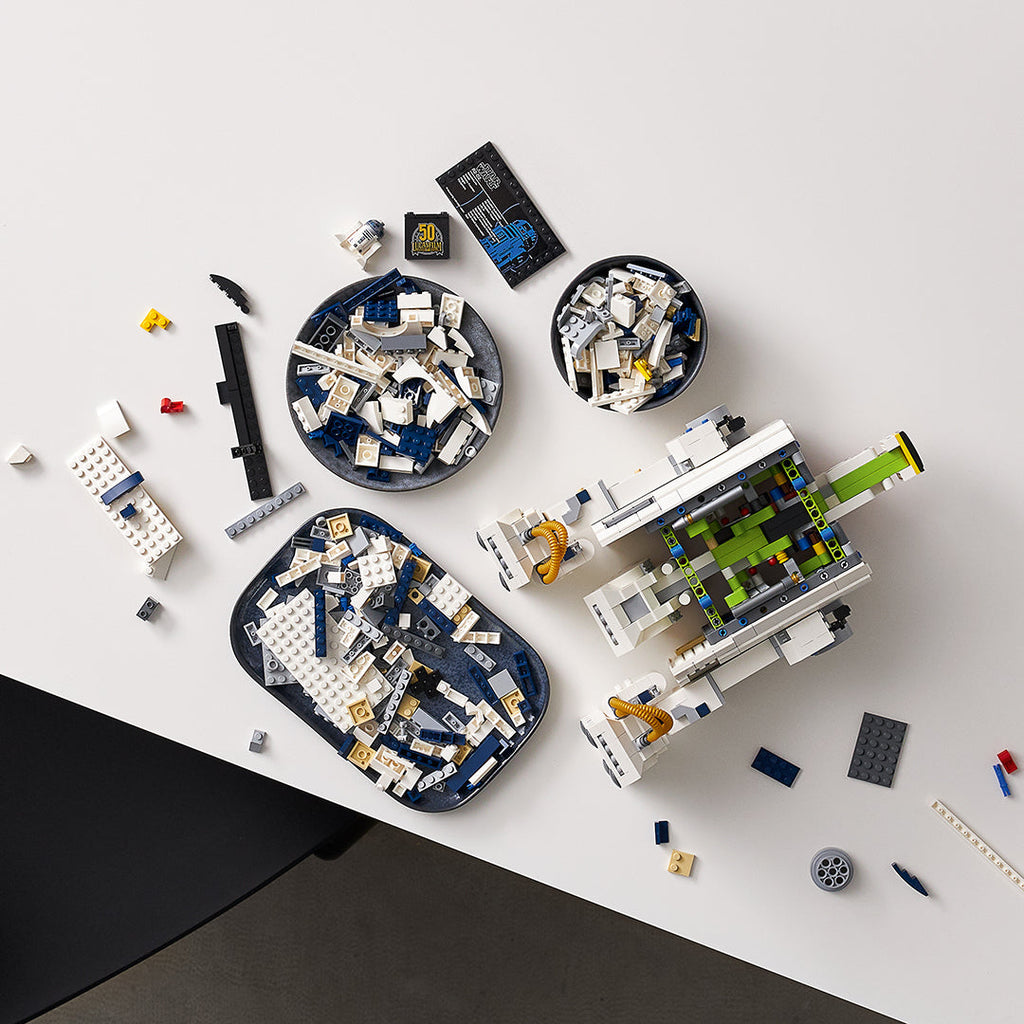 LEGO? Star Wars? R2-D2?
