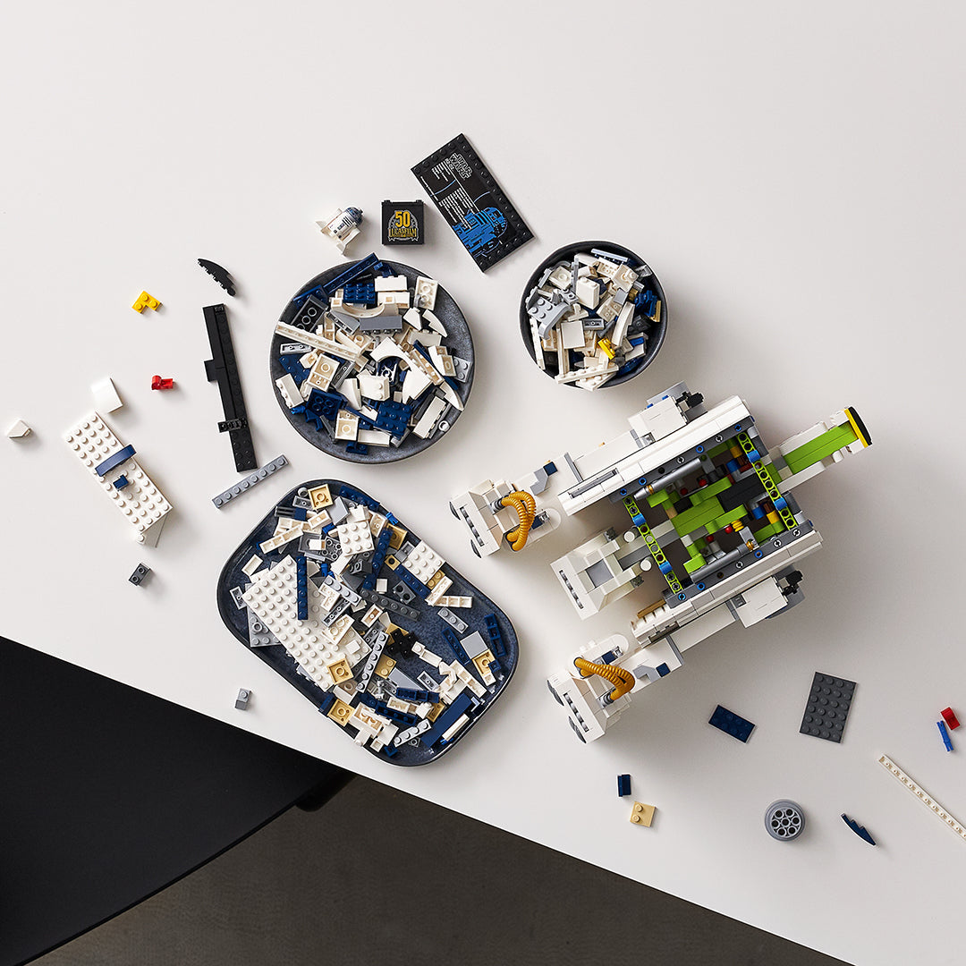 LEGO? Star Wars? R2-D2?