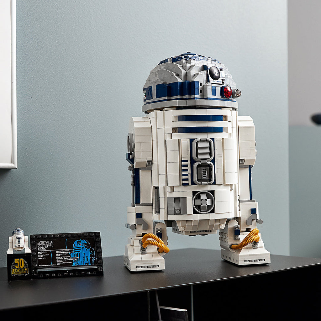 LEGO? Star Wars? R2-D2?