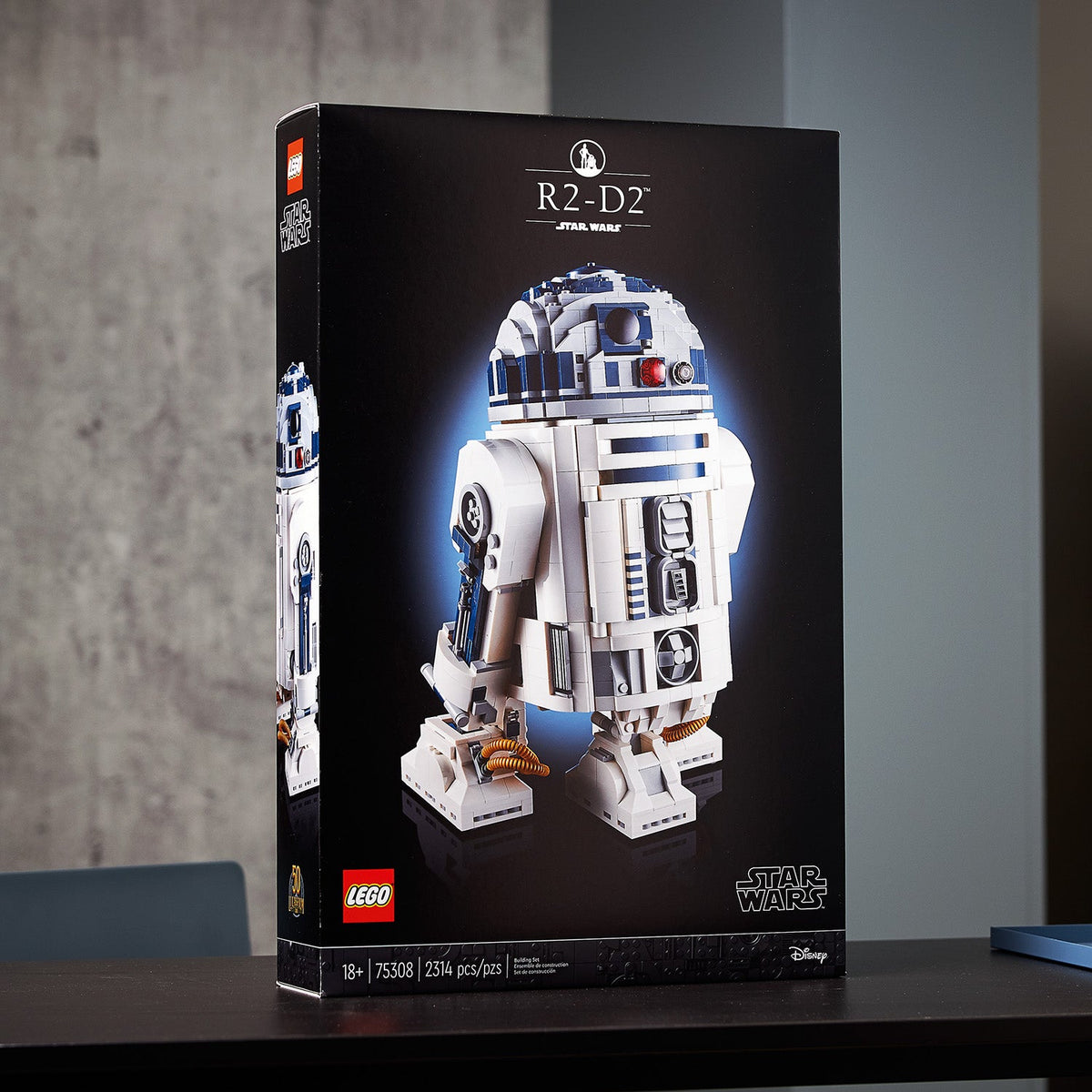 LEGO? Star Wars? R2-D2?