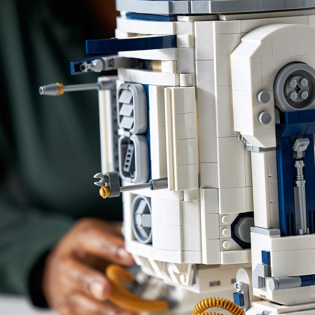 LEGO? Star Wars? R2-D2?