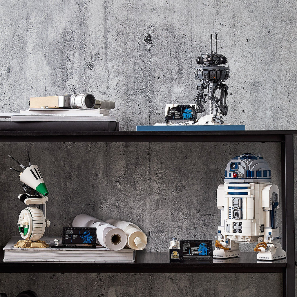 LEGO? Star Wars? R2-D2?