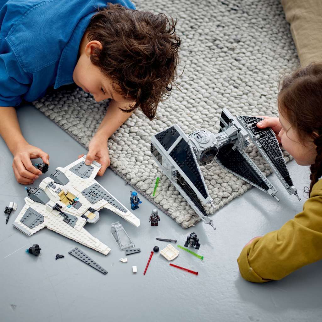 LEGO? Star Wars? Mandalorian Fang Fighter vs. TIE Interceptor?