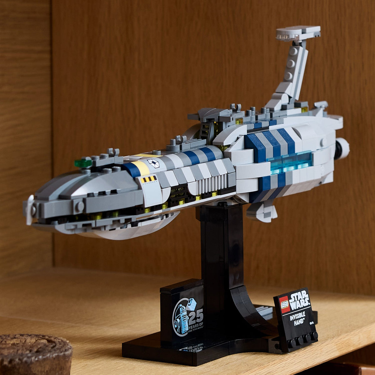 LEGO? Star Wars? Invisible Hand?