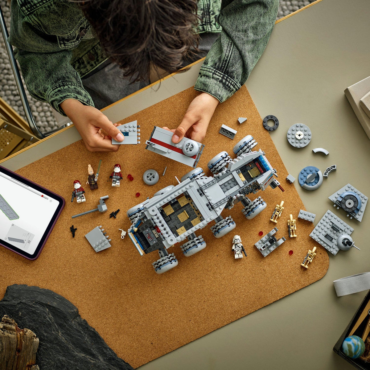 LEGO? Star Wars? Republic Juggernaut