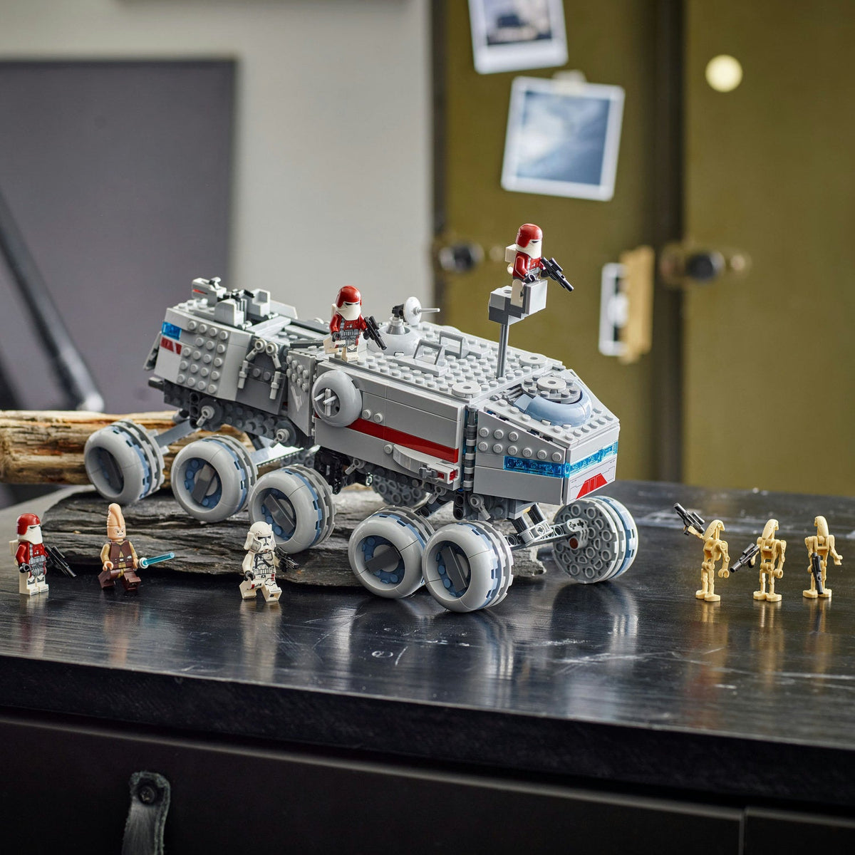 LEGO? Star Wars? Republic Juggernaut