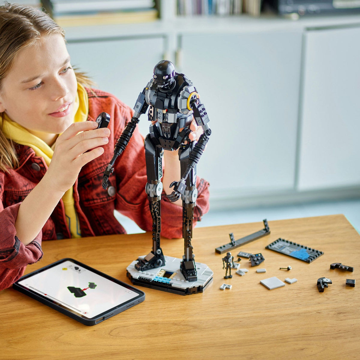 LEGO? Star Wars? K-2SO? Security Droid
