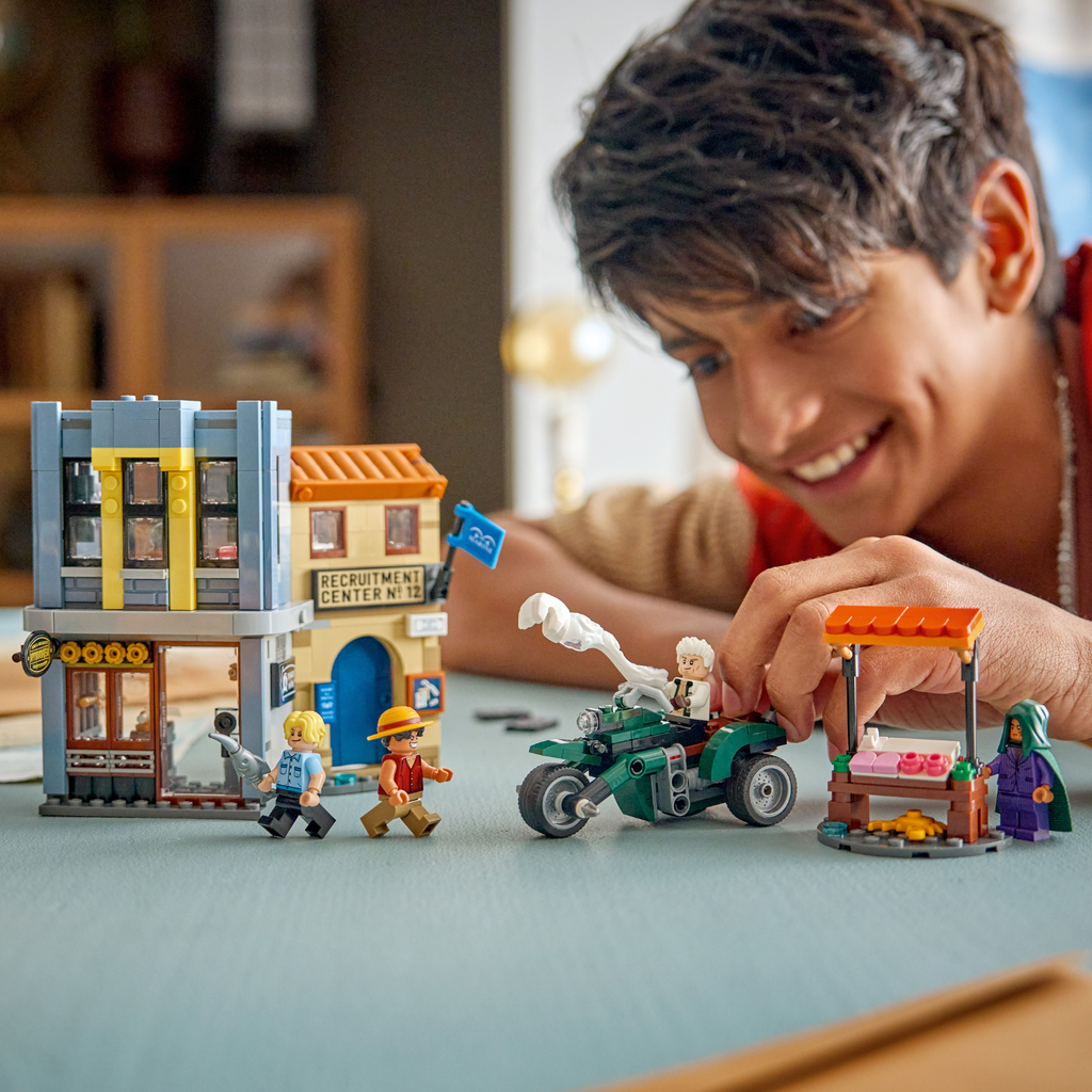 LEGO? ONE PIECE Showdown with Captain Smoker