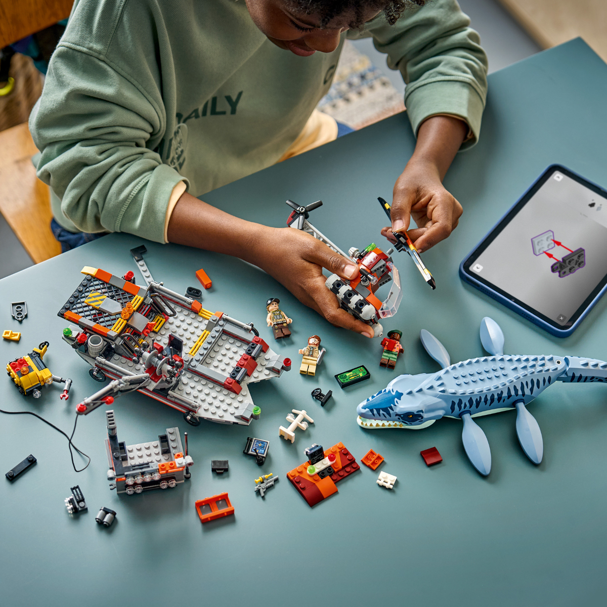 LEGO? Jurassic World Mosasaurus Dinosaur Boat Attack