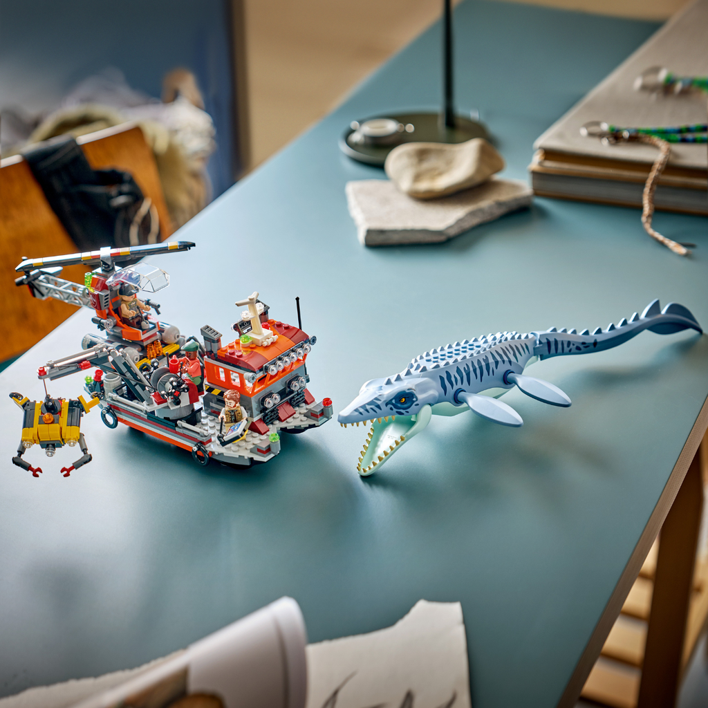 LEGO? Jurassic World Mosasaurus Dinosaur Boat Attack