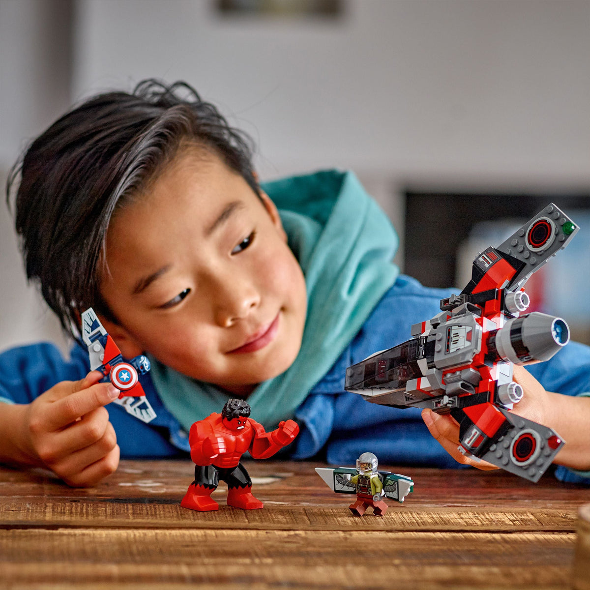 LEGO? Marvel Captain America vs. Red Hulk Battle