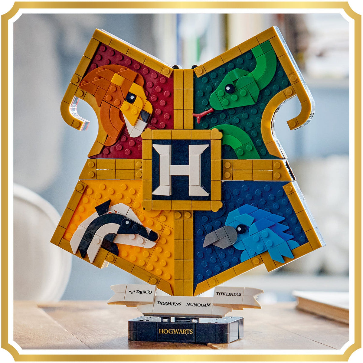 LEGO? Harry Potter? Hogwarts? House Crest
