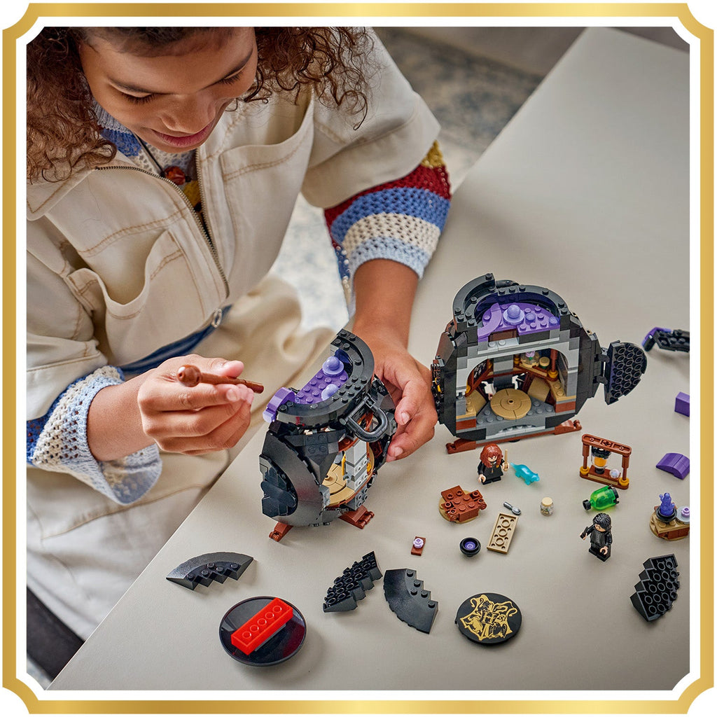 LEGO? Harry Potter? Cauldron: Secret Potions Classroom