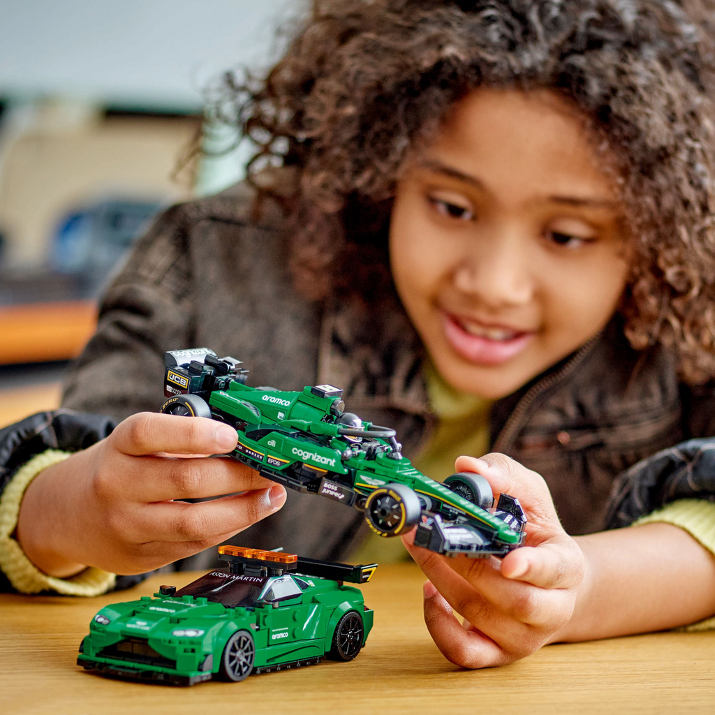 LEGO? Speed Champions Aston Martin Safety Car & AMR23