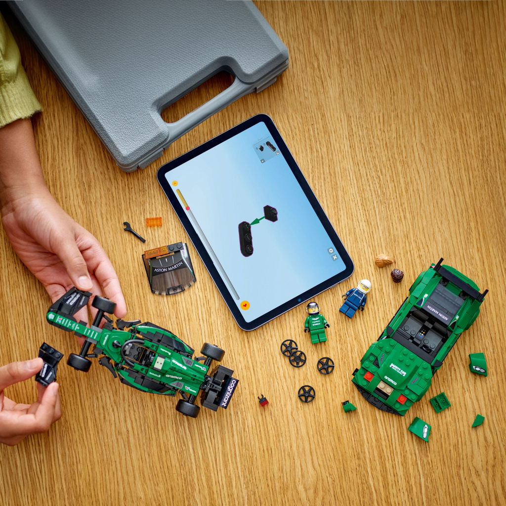 LEGO? Speed Champions Aston Martin Safety Car & AMR23