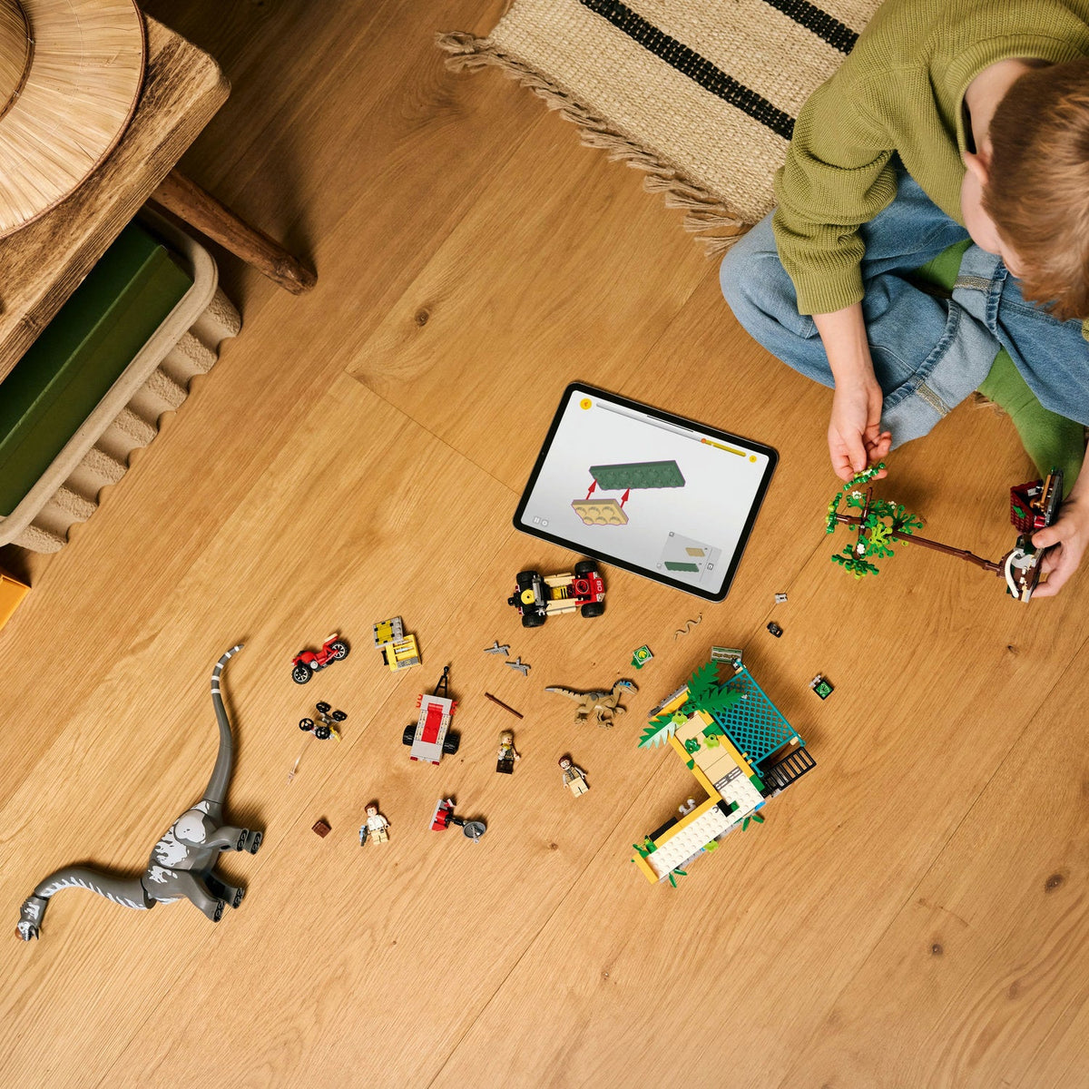 LEGO? Jurassic World Raptor & Titanosaurus Tracking Mission