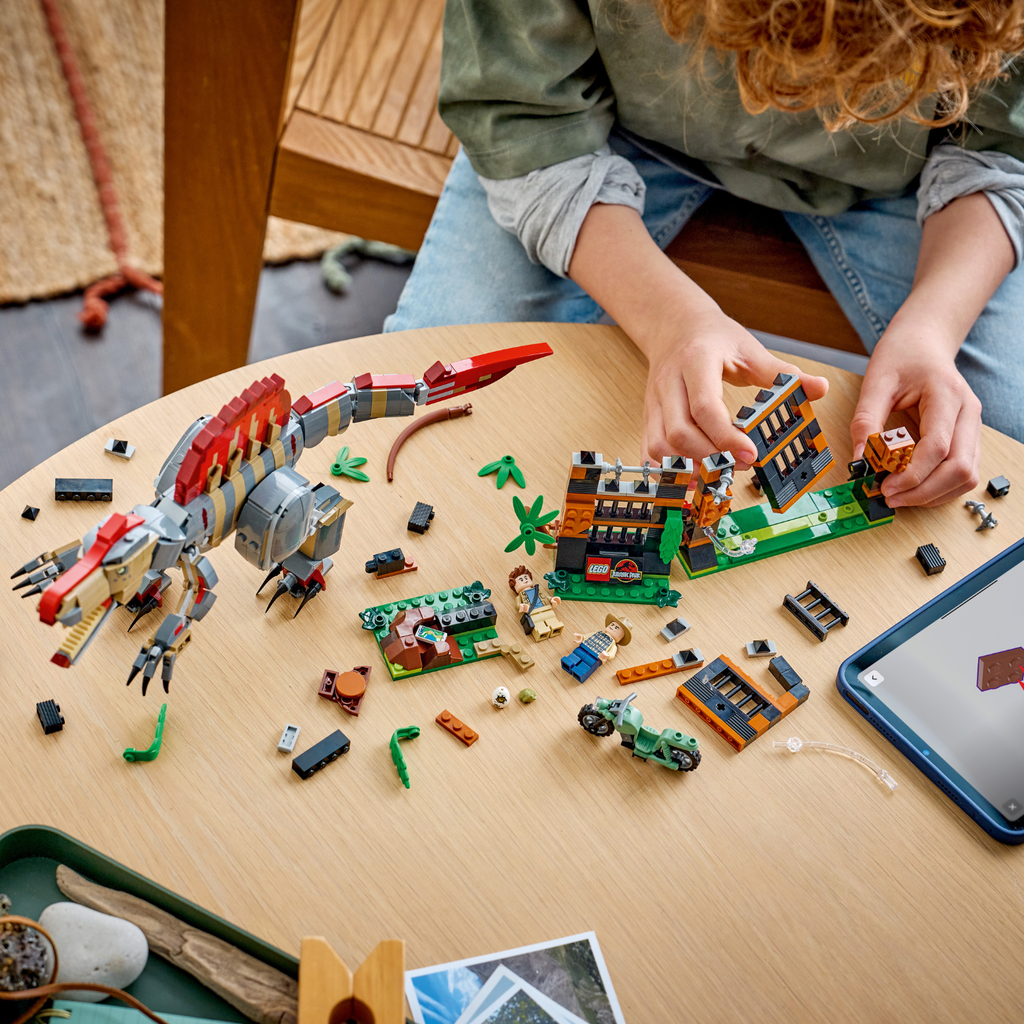 LEGO? Jurassic World Spinosaurus Dinosaur Escape